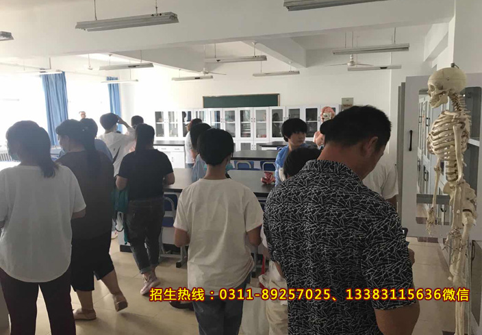 石家庄冀联医学院学生参观.jpg
