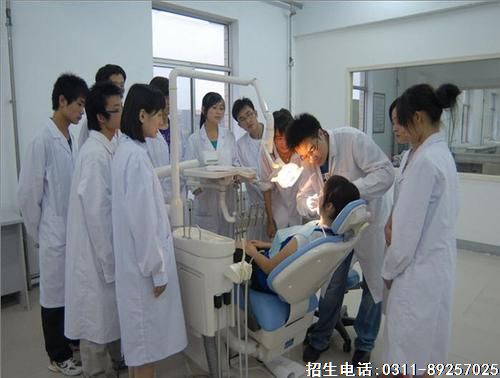 女生适合学口腔医学吗.jpg