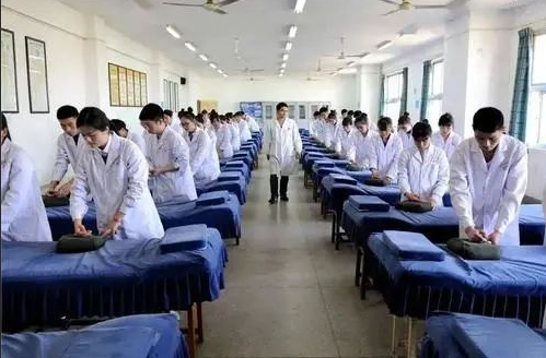 初中生想学中医针灸学报名什么专业合适呢？石家庄冀联医学院